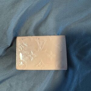 all gold hardware with the 6 links attached. Used condition